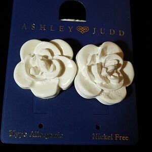 Ashley Judd White Flower Earrings Hypo Allergic